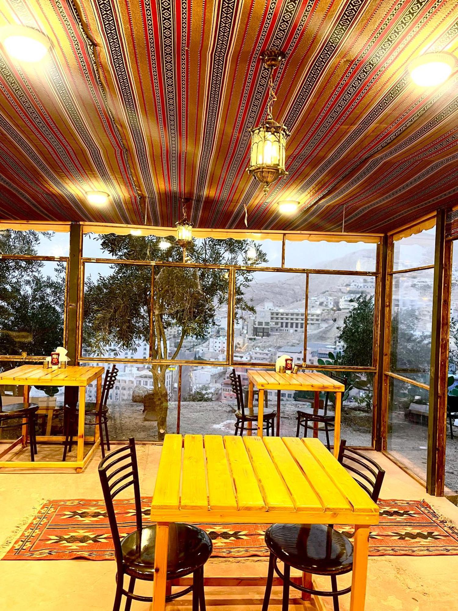 Hotel Roadhouse - Petra à Wadi Musa Extérieur photo
